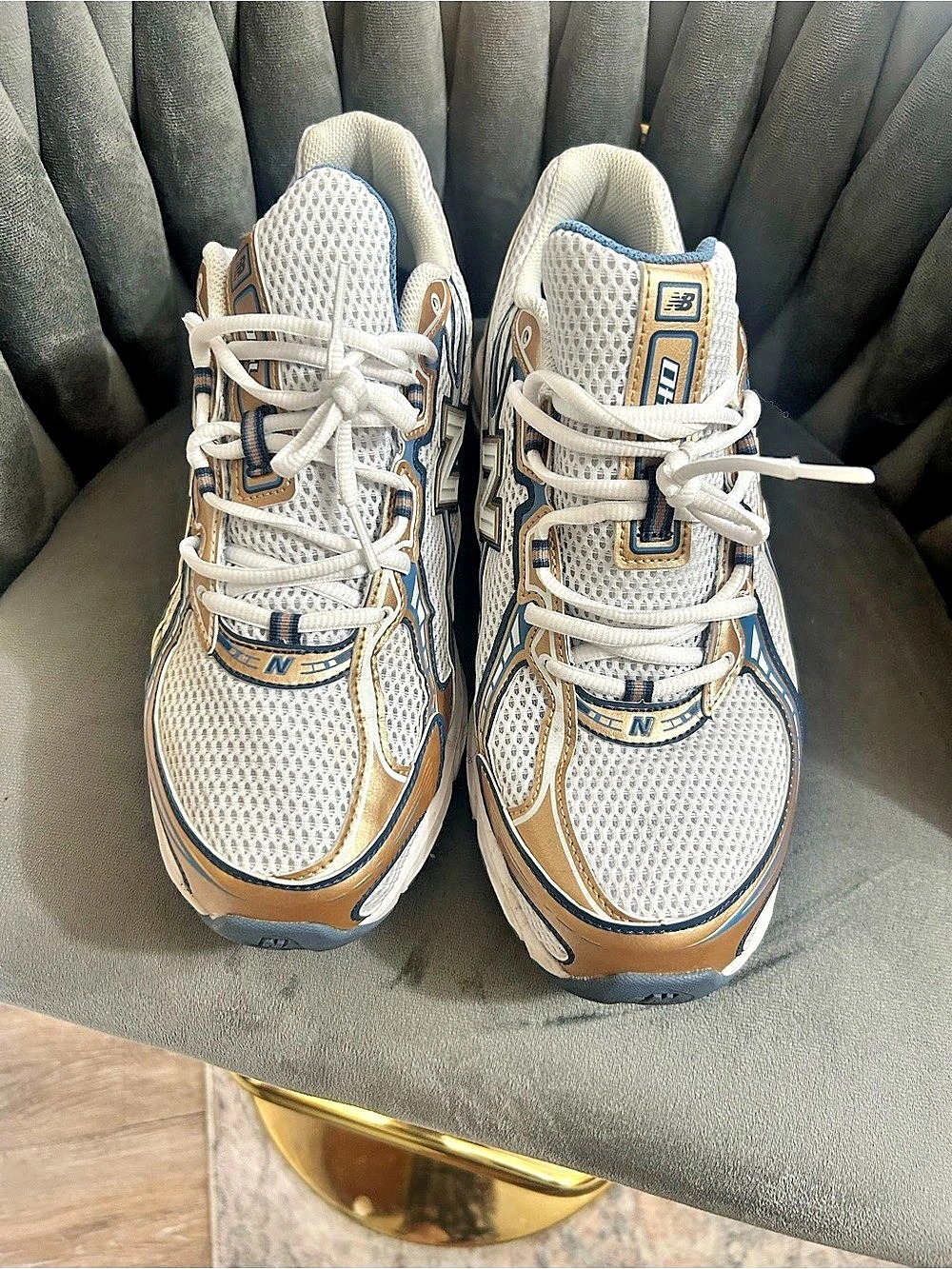 New Balance 530 Women's Sneakers in White & Blue